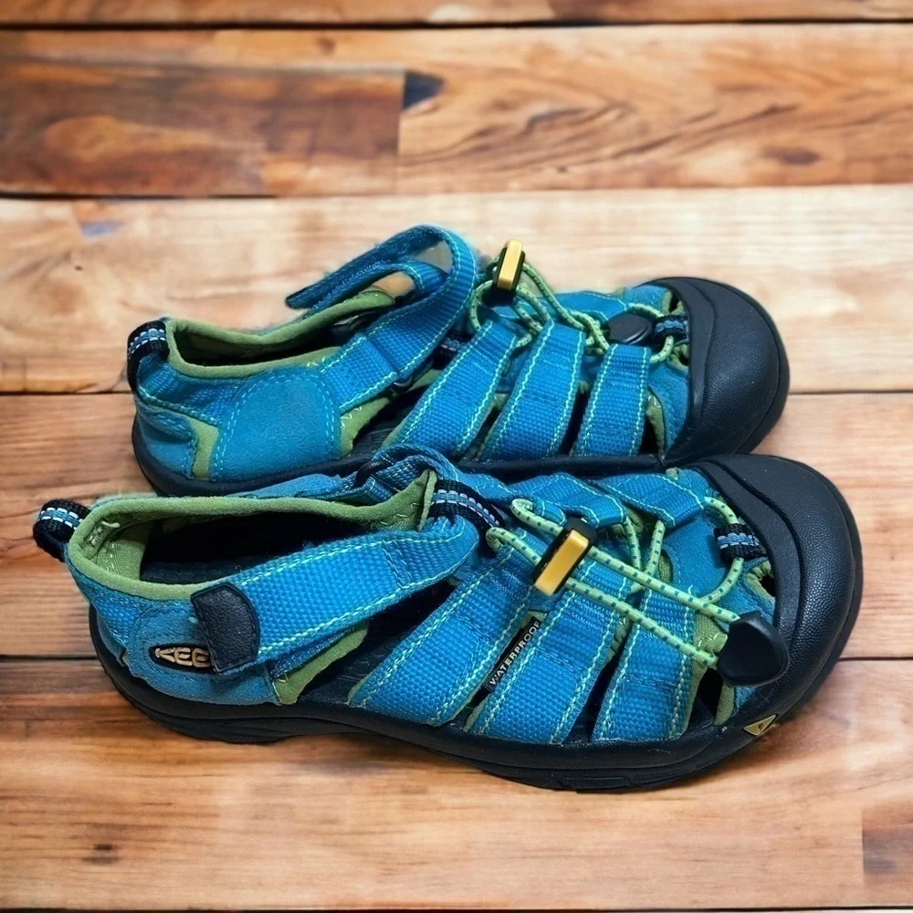 Keen Sandals Sz 2 Blue Green Youth Caged Closed Toe Outdoors Hiking